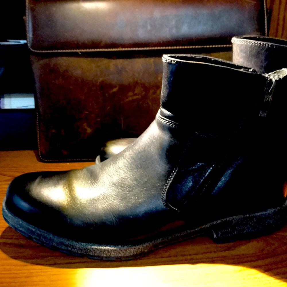 Pair of boots Kenneth Cole Reaction
